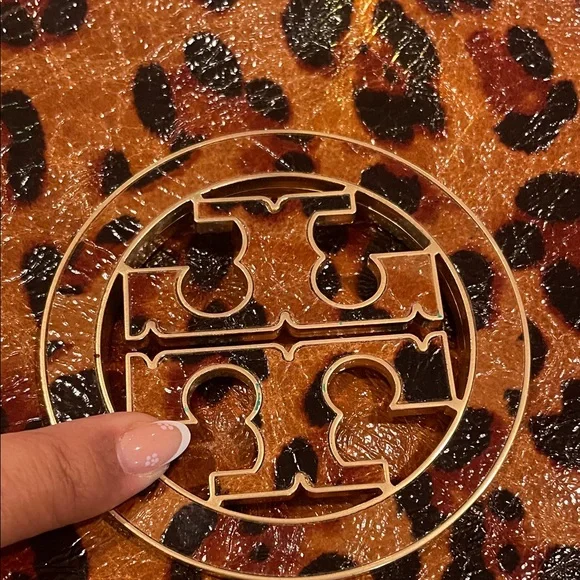 Tory Burch Leopard-Print Patent Leather Shoulder Bag with Gold Logo - Picture 11 of 11